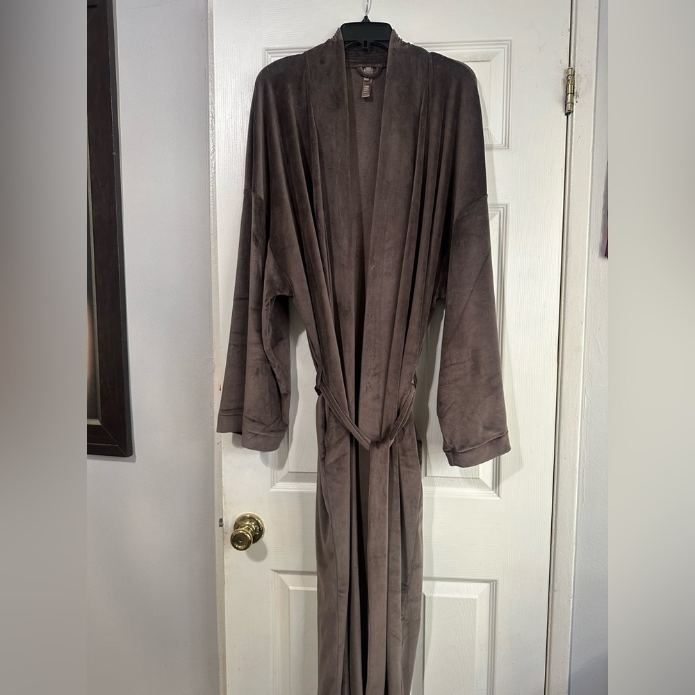 Gently worn SKIMS robe